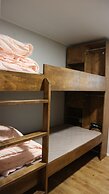 Zzzip Guest House - Hostel