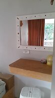 Jinta Beach Bungalow