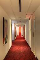Broadway Hotel