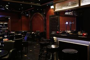 Broadway Hotel