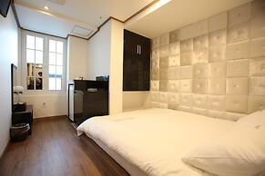 Myeongdong MOM House