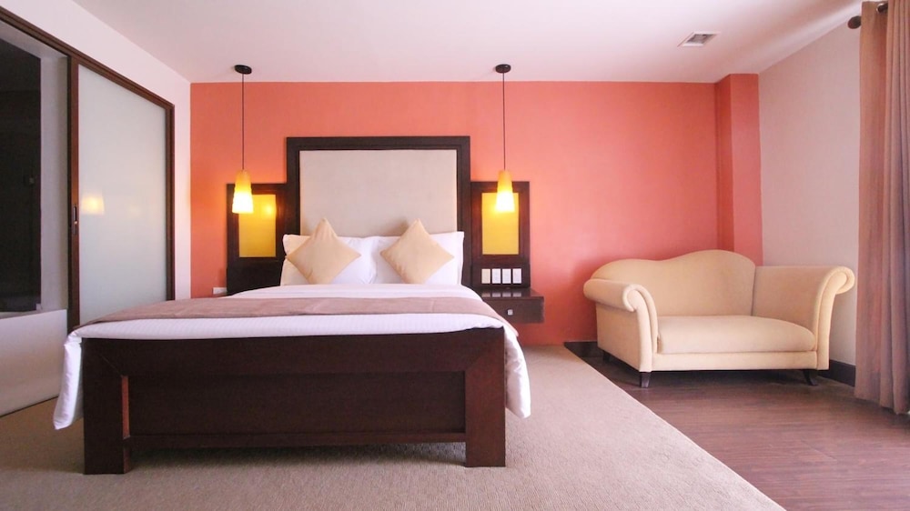 Coron Gateway Hotel & Suites