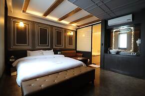 Airport Hotel