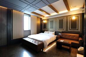 Airport Hotel