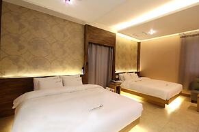 Airport Hotel