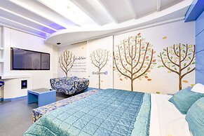 Thebay Hotel