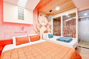 Thebay Hotel