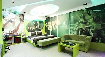 Thebay Hotel