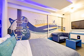 Thebay Hotel