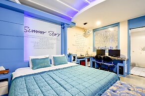 Thebay Hotel
