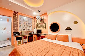 Thebay Hotel