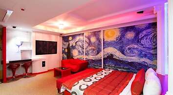 Thebay Hotel