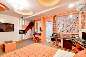 Thebay Hotel