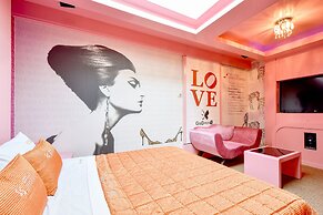 Thebay Hotel