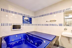 Thebay Hotel