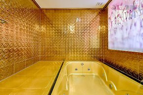 Thebay Hotel