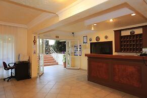 Amaris Apartments