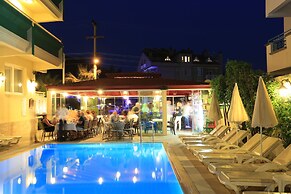 Amaris Apartments