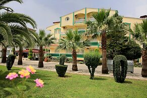 Amaris Apartments