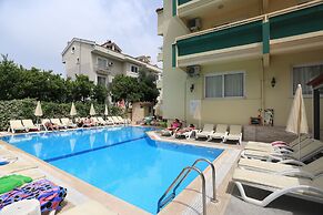Amaris Apartments
