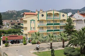 Amaris Apartments
