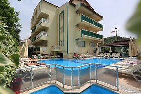 Amaris Apartments