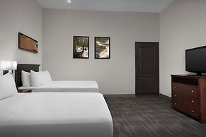 The Suites Hotel at Waterfront Plaza
