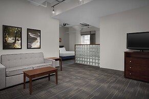 The Suites Hotel at Waterfront Plaza