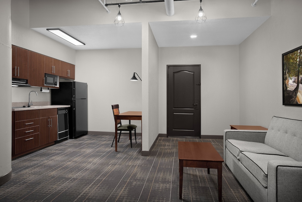 The Suites Hotel at Waterfront Plaza