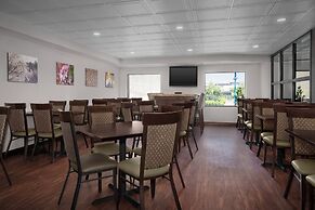 The Suites Hotel at Waterfront Plaza