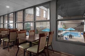 The Suites Hotel at Waterfront Plaza