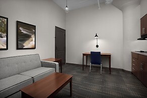 The Suites Hotel at Waterfront Plaza