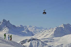 Basur - das Schihotel am Arlberg