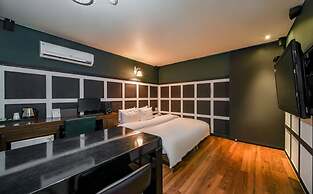 Gary Cooper Hotel