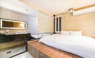 Gary Cooper Hotel