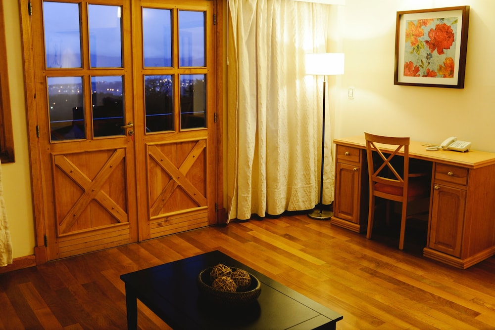 Altos Ushuaia Hotel & Resto