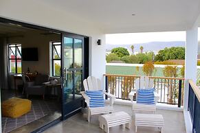 Whale Rock Luxury Lodge
