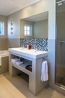 Whale Rock Luxury Lodge