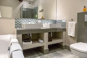 Whale Rock Luxury Lodge