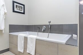Whale Rock Luxury Lodge