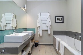 Whale Rock Luxury Lodge