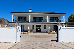 Whale Rock Luxury Lodge