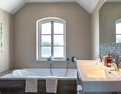 Whale Rock Luxury Lodge