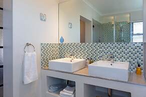 Whale Rock Luxury Lodge