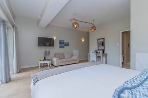 Whale Rock Luxury Lodge