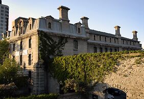Saintlo Ottawa Jail Hostel