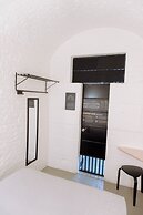 Saintlo Ottawa Jail Hostel