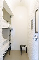 Saintlo Ottawa Jail Hostel
