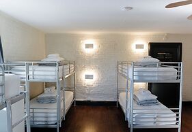 Saintlo Ottawa Jail Hostel