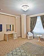 Triumph Hotel